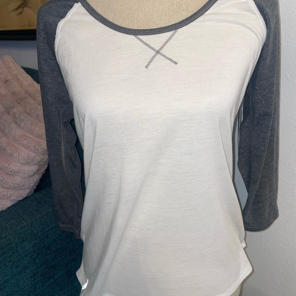 Zoot Women's Long Sleeve Gray and White Top